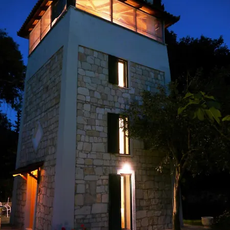 Steinturm mit Dach-Terrasse zwischen Fluß, Meer und Gebirge- Spiti Pirgos Paralia Sergoulas Exterior foto