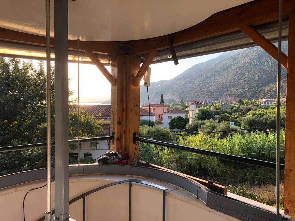 Hébergement de vacances Steinturm Mit Dach-terrasse Zwischen Fluss, Und Gebirge- Spiti Pirgos Paralia Sergoulas