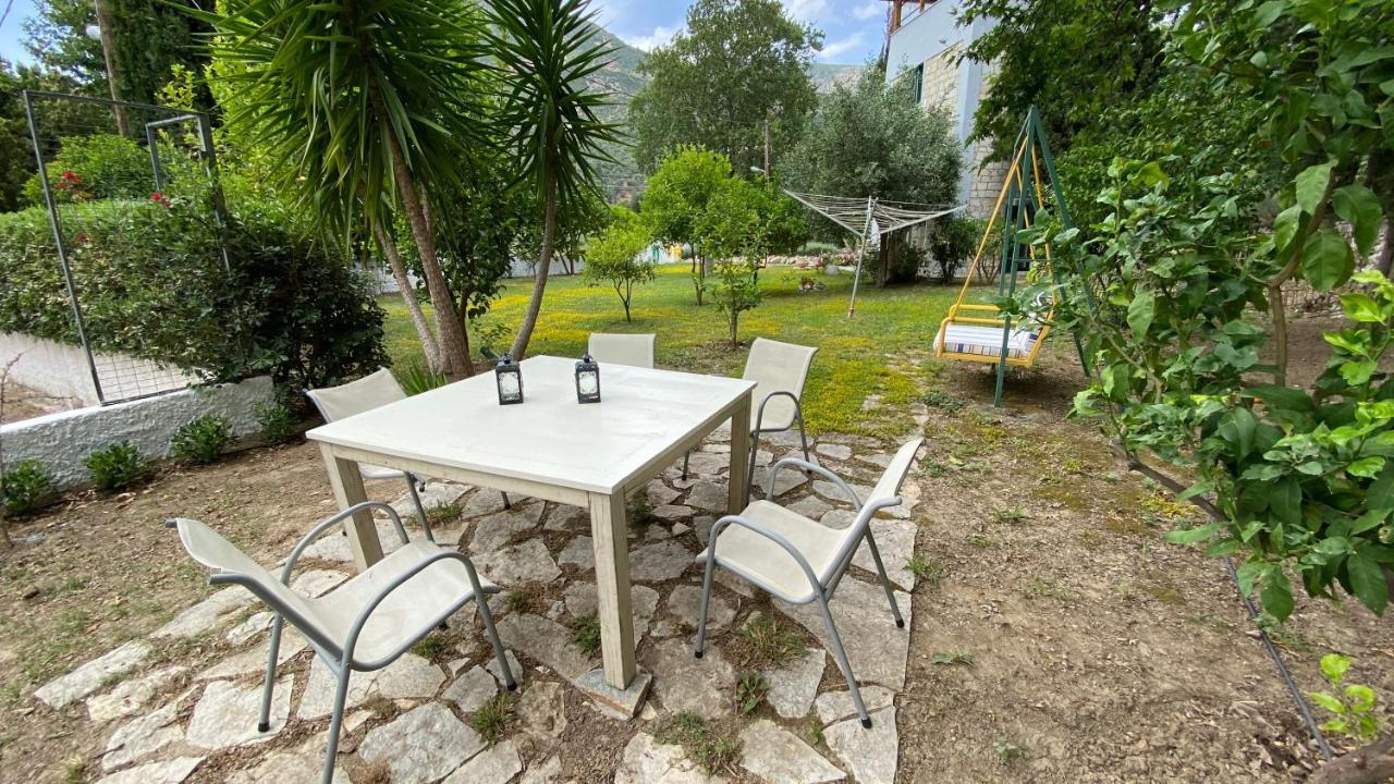Steinturm Mit Dach-terrasse Zwischen Fluss, Und Gebirge- Spiti Pirgos Hébergement de vacances Paralia Sergoulas