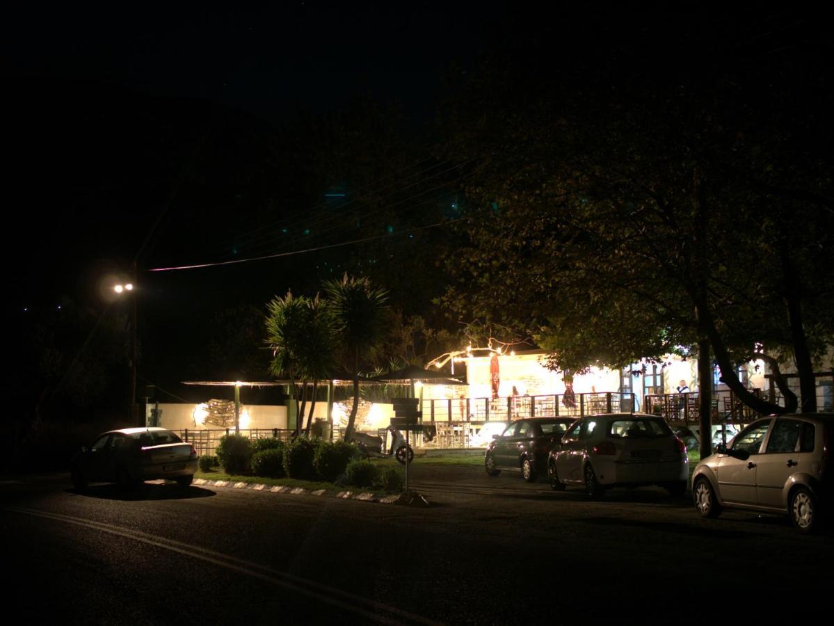 Steinturm Mit Dach-terrasse Zwischen Fluss, Und Gebirge- Spiti Pirgos Hébergement de vacances *