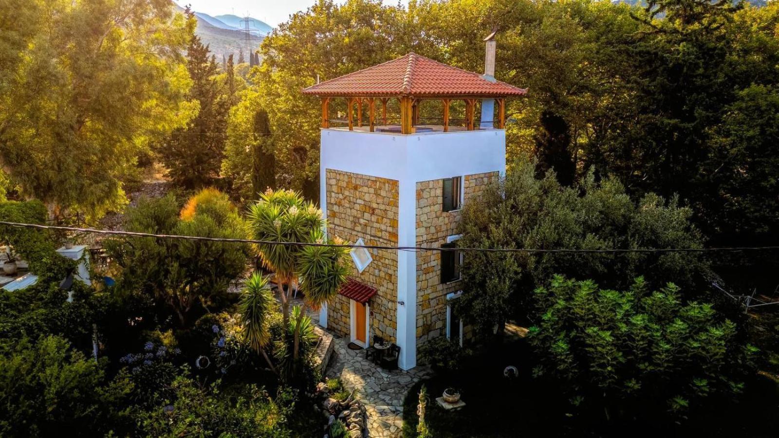 Hébergement de vacances Steinturm Mit Dach-terrasse Zwischen Fluss, Und Gebirge- Spiti Pirgos *